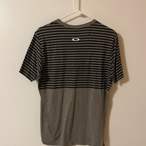 Oakley Men’s Gray & Black Striped Short Sleeve T-Shirt - Picture 4 of 4